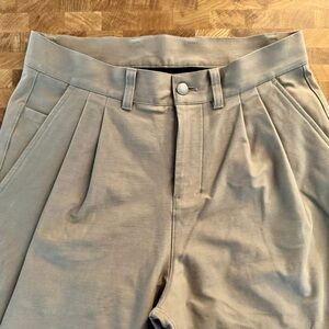Lululemon Utililitech Twill Relaxed Pleated trousers